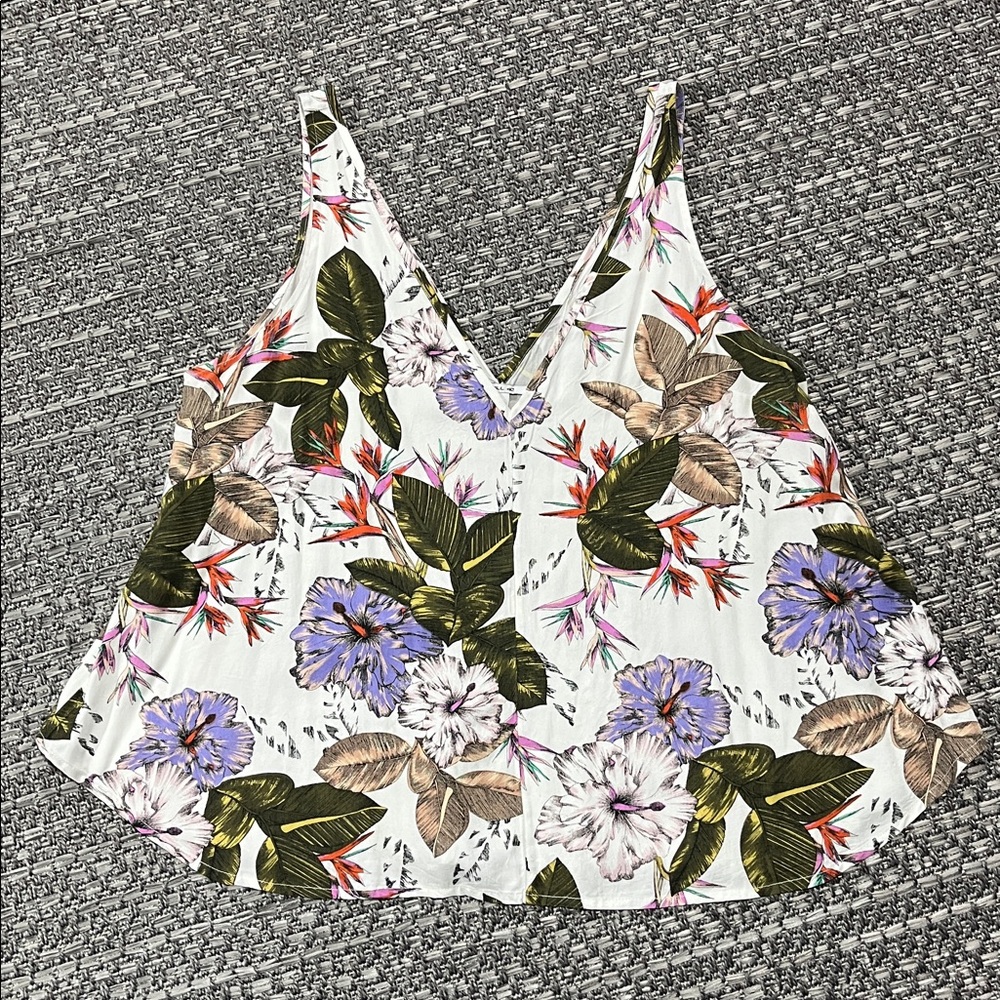 O’Neil | Floral V-Neck Tank